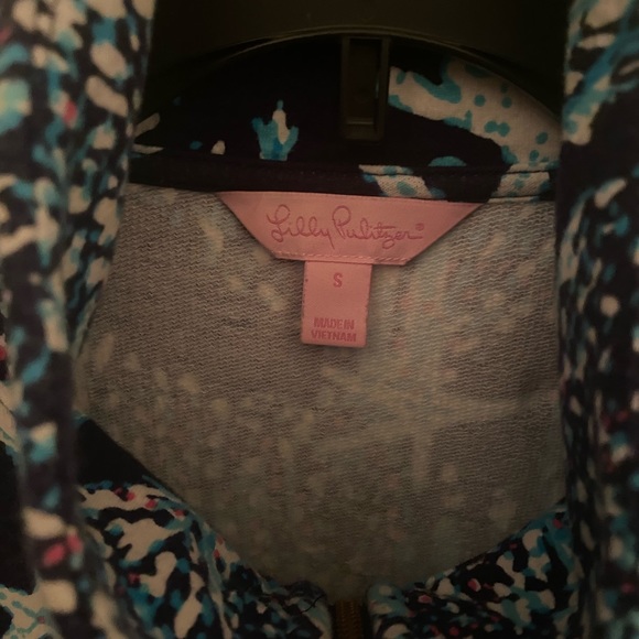 Lilly Pulitzer Leona Coral Reef zip up jacket, size small - Picture 2 of 3